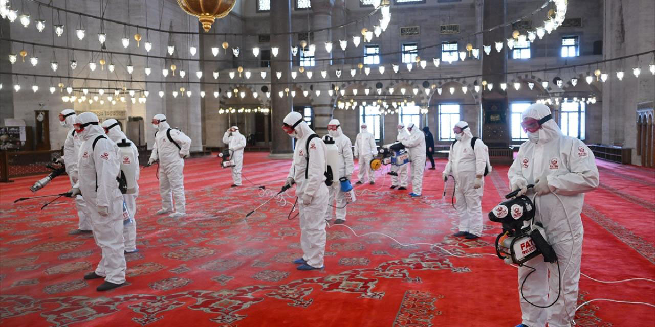 İstanbul'un tarihi camileri ramazana hazırlanıyor