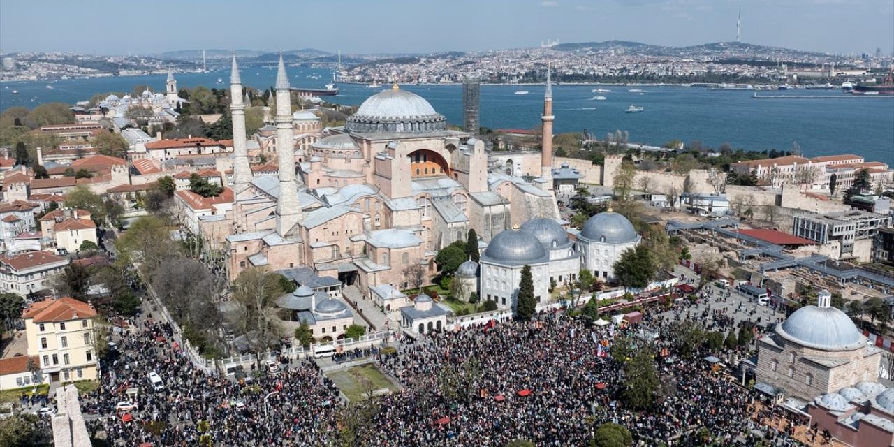 İstanbul’da 'Gazze Ölüyor! Ayağa Kalk!' yürüyüşü düzenlendi