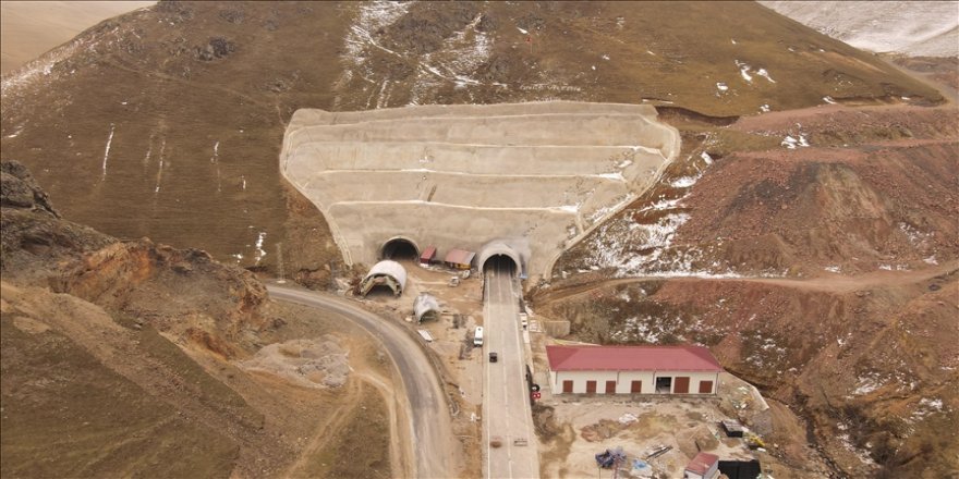 Mevsim değiştiren 'Eğribel Tüneli' çalışmalarında sona gelindi