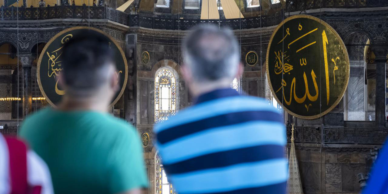 Ayasofya'nın cami oluşundan dolayı çok mutluyuz