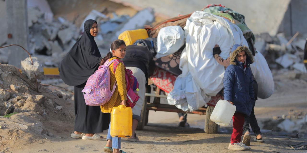 Katil israilin saldırıları sonrası Filistinliler yine göç etmeye başladı