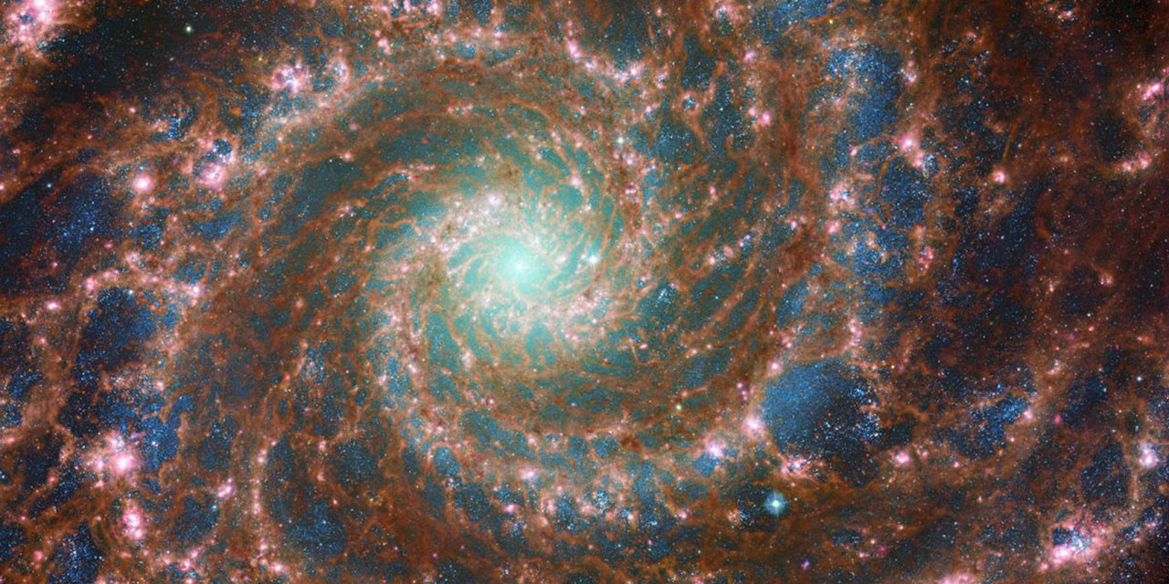 NASA, yaratılış harikası Phantom Galaksisi'nin çarpıcı yeni görüntüsünü yayınladı