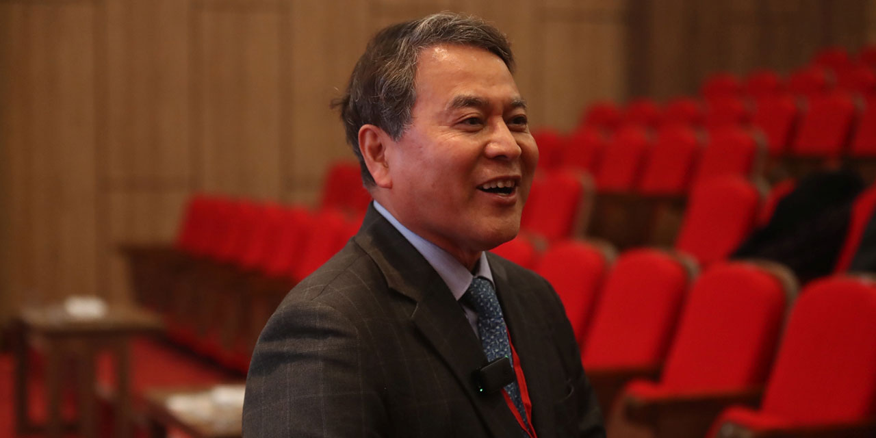 Güney Koreli Prof. Hee Soo Lee, eğitim için geldiği İstanbul'da Müslüman oldu