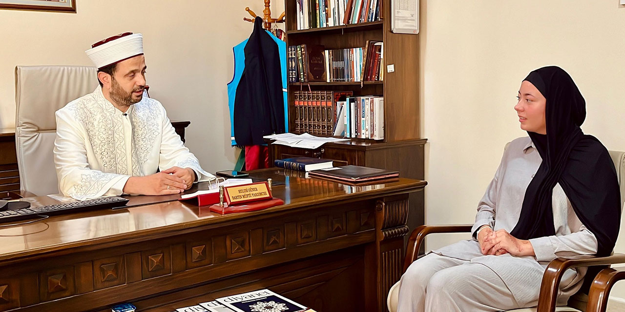 Alman Lina Boettcher, gözyaşlarıyla İslamiyet'i seçti