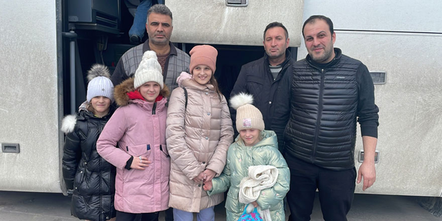 Savaşın ortasında kalan 4 kardeş, Türk otobüs şoförü sayesinde annelerine kavuşacak