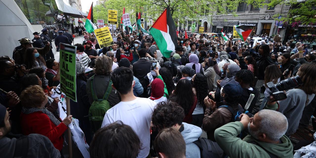 New York'ta üniversite öğrencileri ve aktivistler, Filistin'e destek gösterisi düzenledi