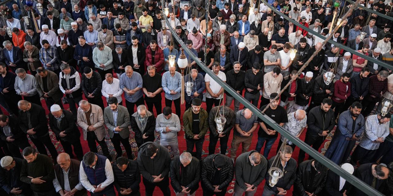 Son teravih namazı kılındı: Elveda ya şehri ramazan