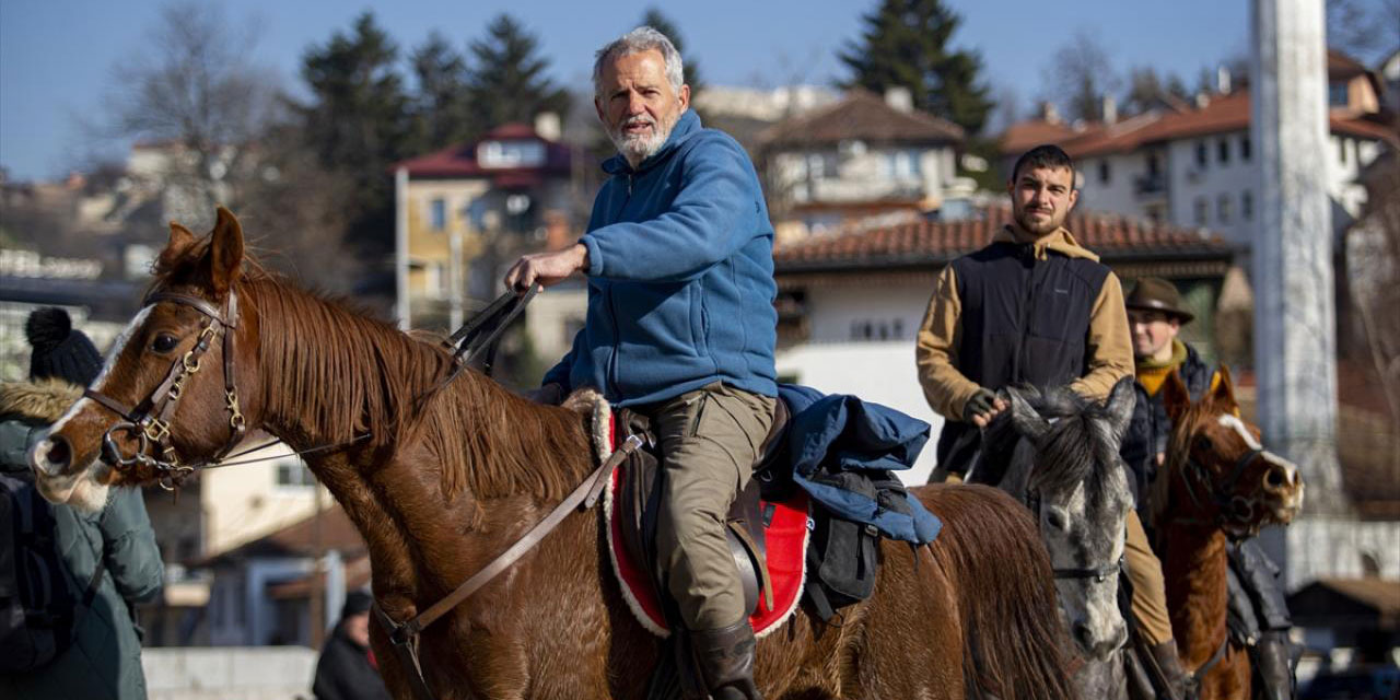 İspanya'dan at sırtında hac yolculuğuna çıkan 3 arkadaş