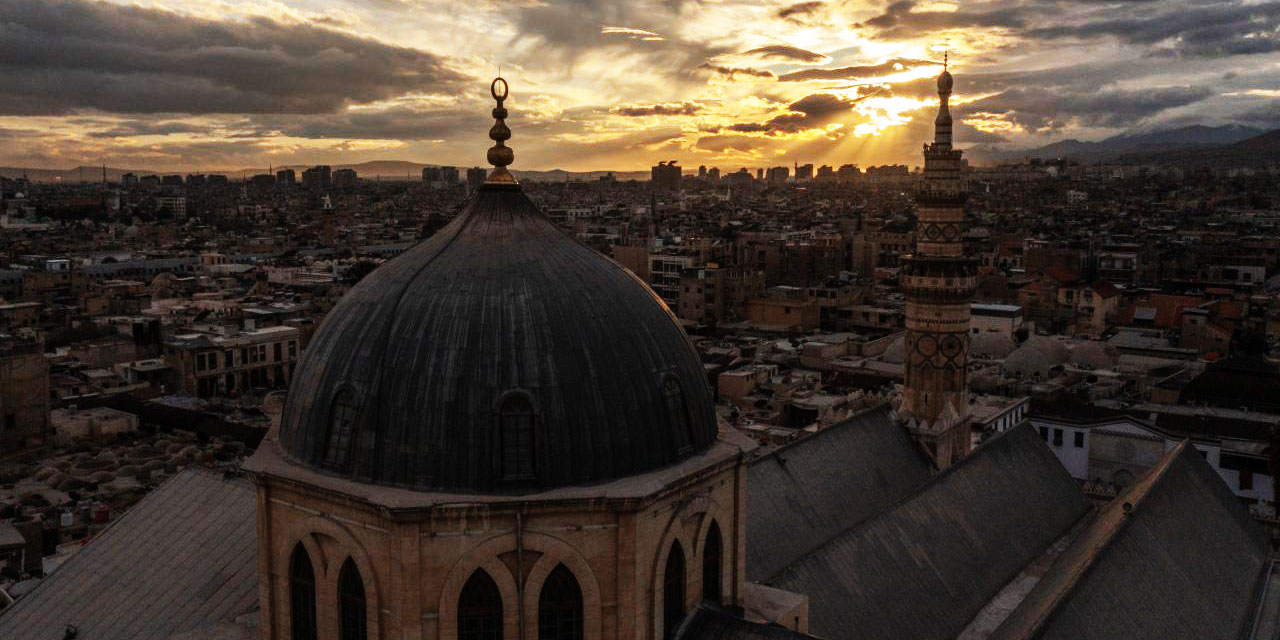 Bediüzzaman: Âlem-i İslâmın kalbine giren dehşetli bir hastalık ümitsizliğin çaresi