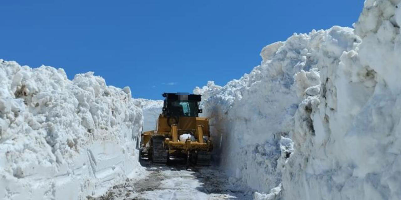 Kar temizleme mesaisi Haziran ayında da sürüyor