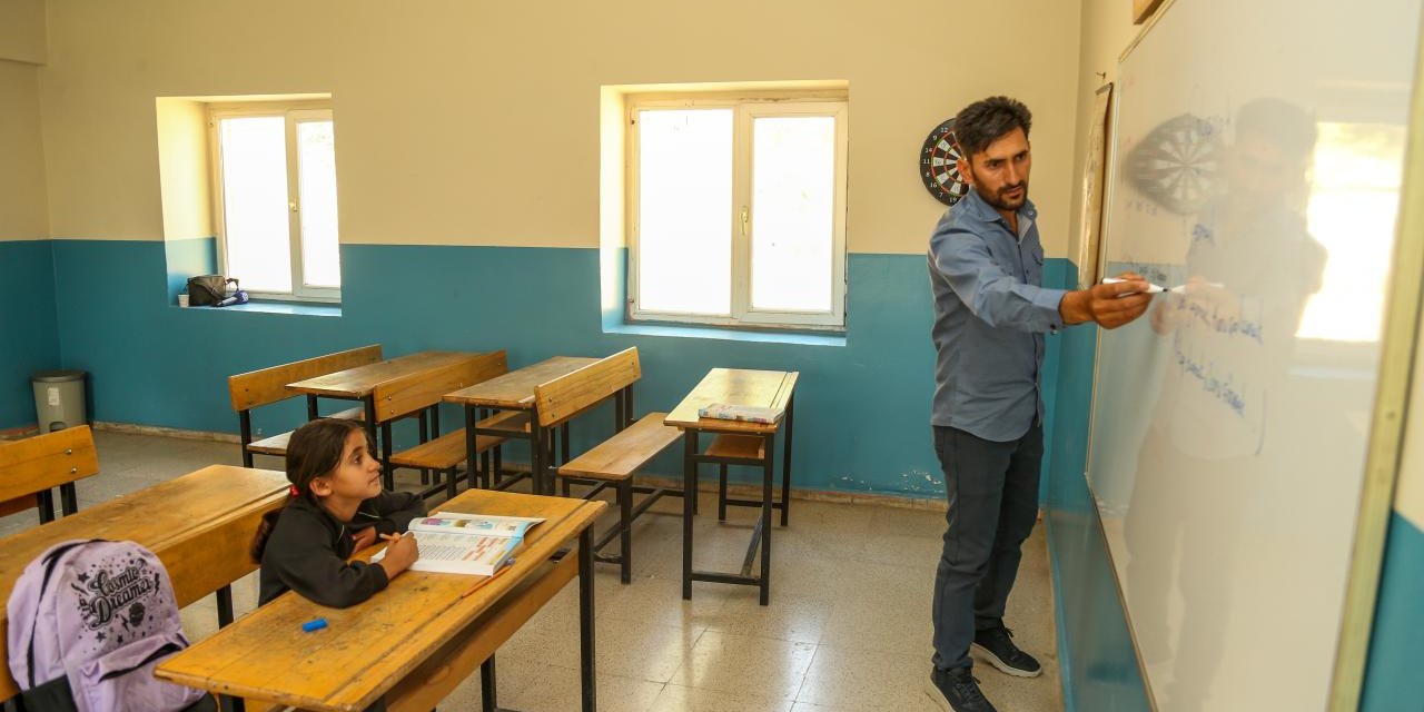 Bu okulun yalnızca bir öğrencisi ve bir öğretmeni var