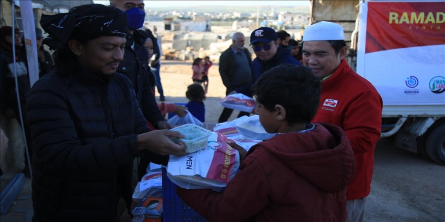 Malezyalı sanatçılardan Suriye'de ihtiyaç sahiplerine ramazan yardımı