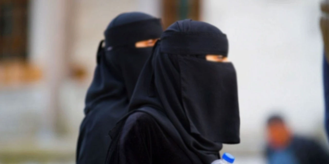 Kırgızistan'da peçe ve dini toplantılar yasaklandı