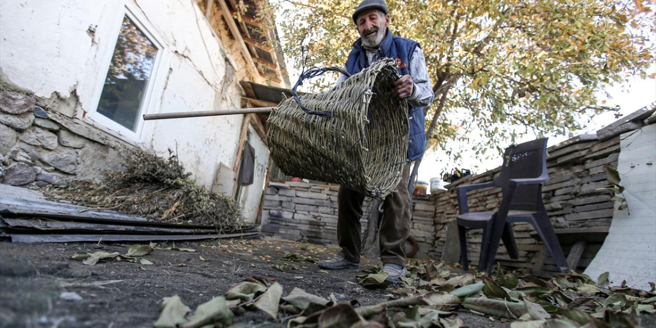 Maşallah, 94 yaşındaki Hulusi dede çalışmaya devam ediyor