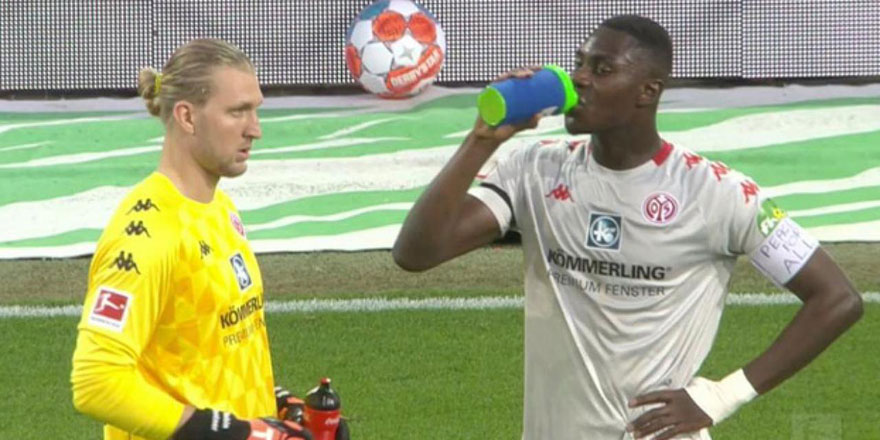 Alman futbol ligi Bundesliga'da ilk kez oruç molası verildi