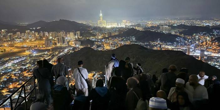 İlk vahyin geldiği Nur Dağı umrecilerin akınına uğruyor