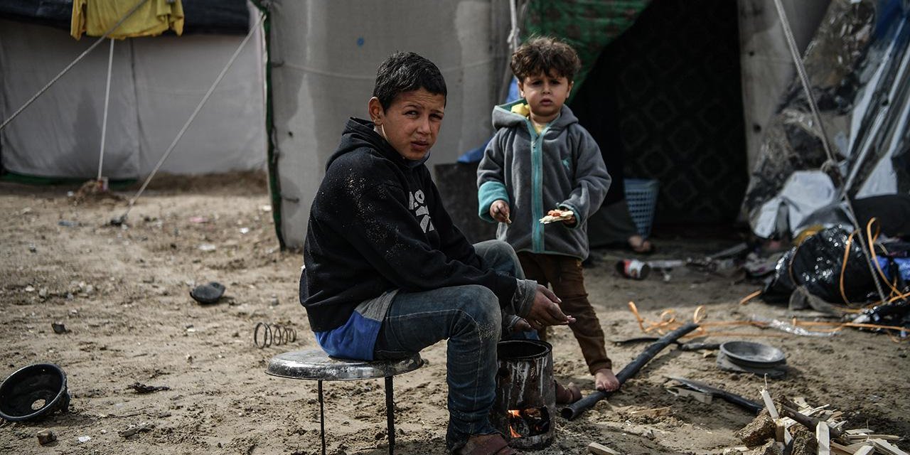 Gazze'de binlerce çocuk, yaşlı ve hasta soğuktan ölüm tehlikesiyle karşı karşıya