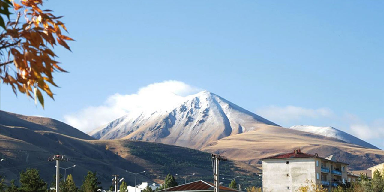 Palandöken'in zirvesi beyaz rahmete büründü