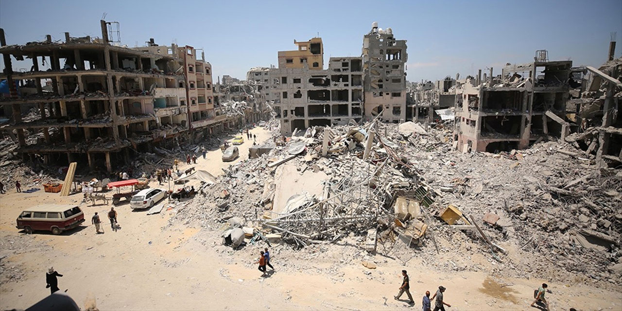 Gazze'nin kuzeyindekiler, israil saldırılarında ölen yakınlarını kefensiz defnediyor