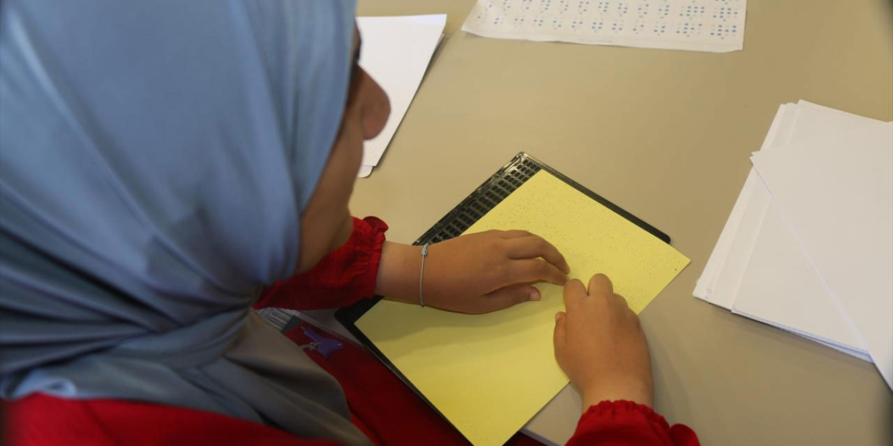 Görme engelli Rümeysa: Her gecenin bir sabahı, her karanlığın bir aydınlığı vardır