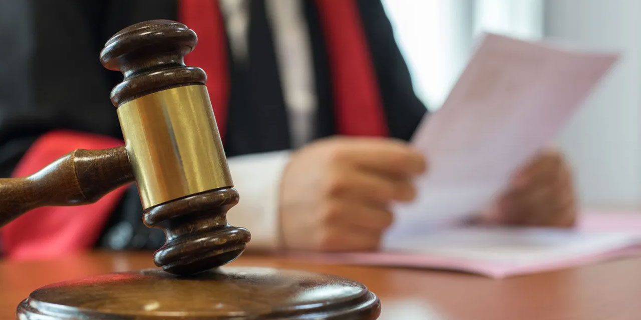 Başörtüye hakaretten değil pet şişeden hapis cezası aldı