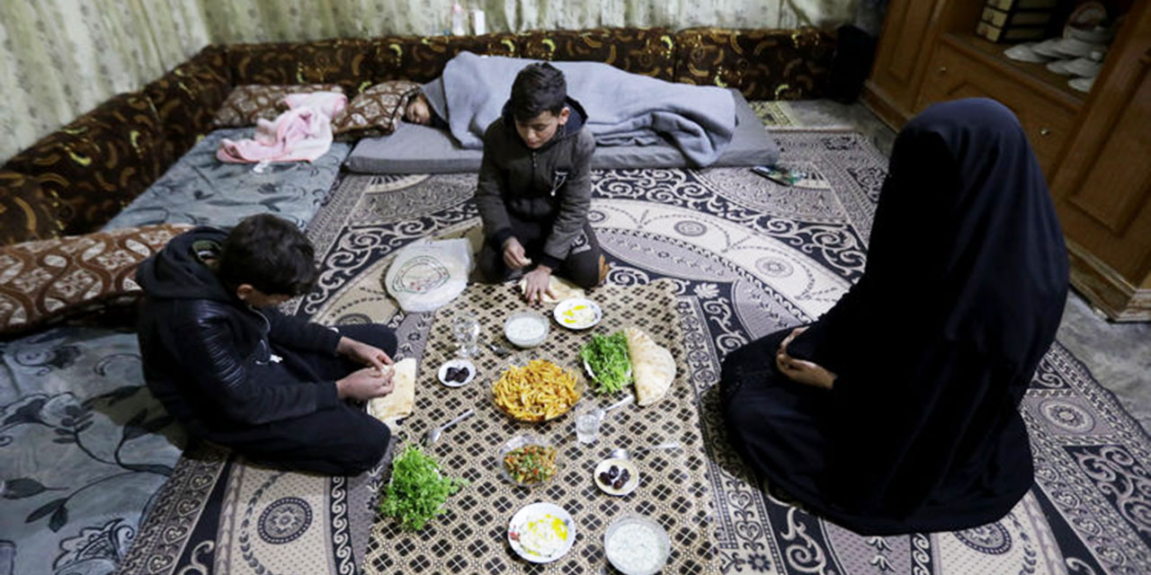 Halepli kardeşler 11 yıldır rejim hapishanesinde tutulan babalarının yolunu bekliyor