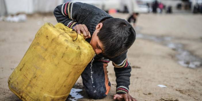 israil saldırıları altındaki Gazze'de yaşamın zorluğunu anlatan kareler