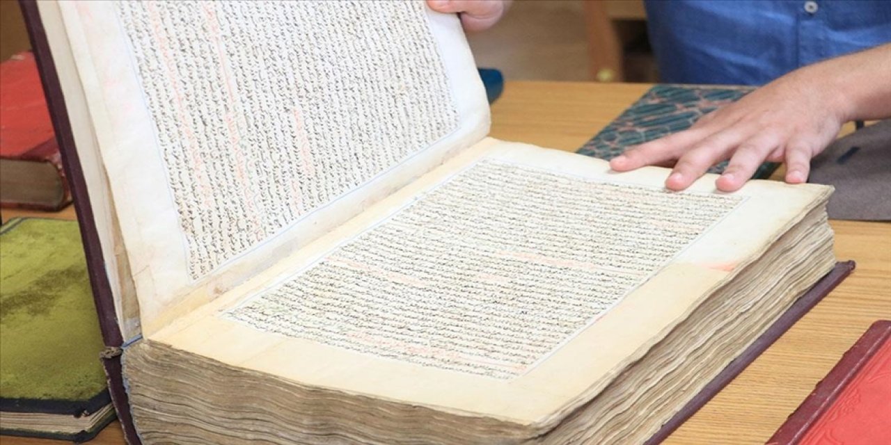 Osmanlı'dan kalma bir çok eser Arnavutluk'taki milli kütüphanesinde