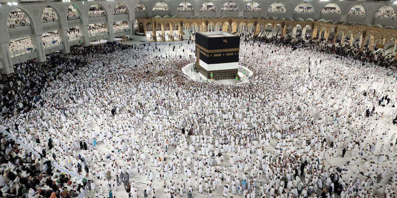 Bediüzzaman: Bu rejim, âlem-i İslâma, mevaki-i mübarekeye teşmil ve tatbik edilecekti