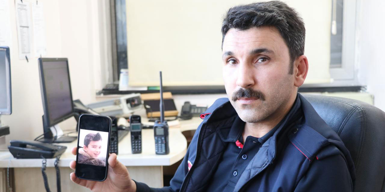 Depremde oğlu enkazda kaldı ama görevine devam ederek 1050 kişinin kurtarılmasını sağladı