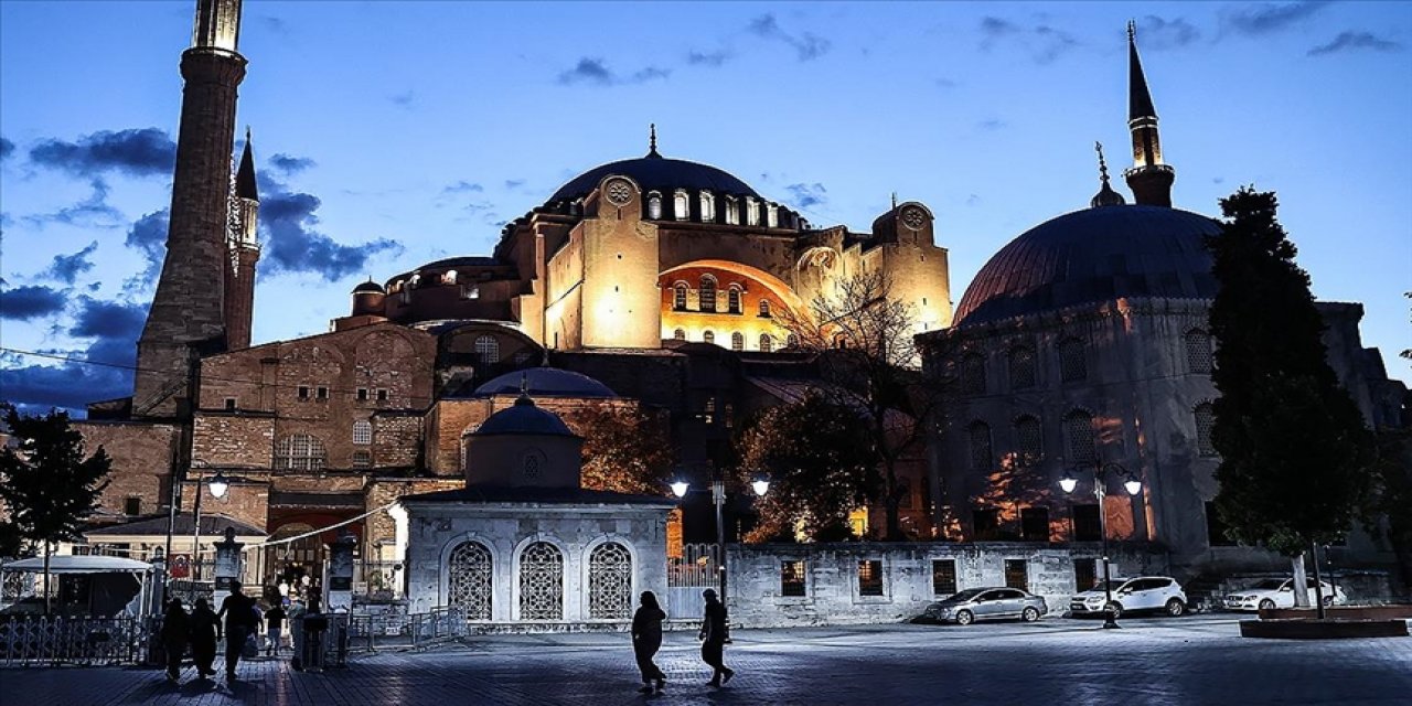 Ayasofya-i Kebir Cami-i Şerifi'ni 2022'de 13 milyon 635 bin 229 kişi ziyaret etti