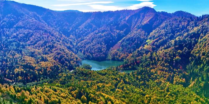 Borçka Karagöl Tabiat Parkı'nda sonbahar tefekkürü
