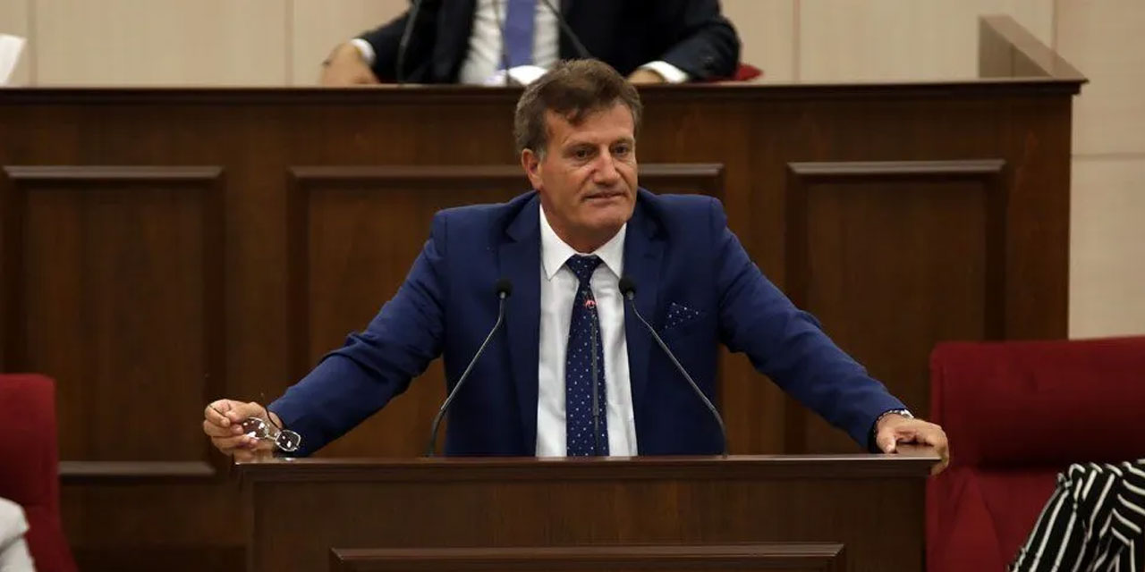 KKTC'de tartışma sürüyor: İki başörtülü kız çocuğunu devlet için tehlike gördüler