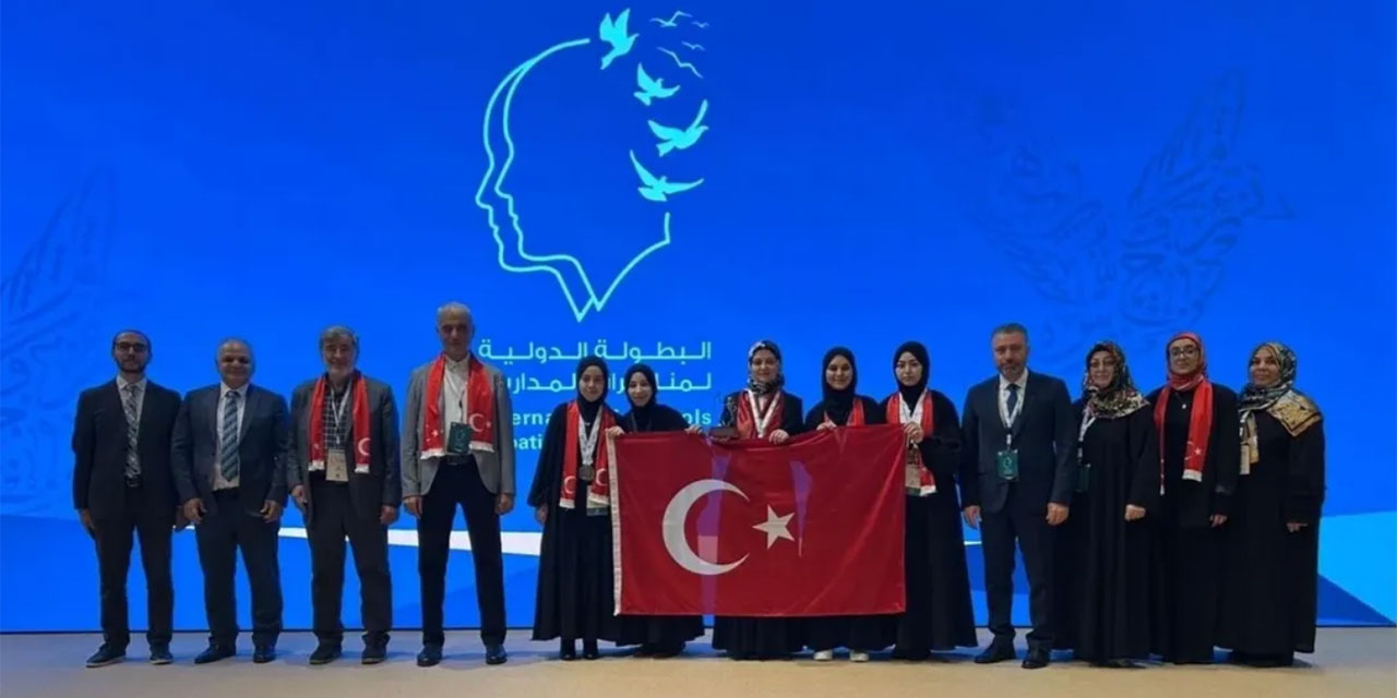 Arapça Münazara Turnuvası'nda İmam Hatip Liseliler dünya ikincisi oldu