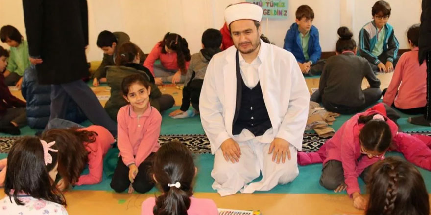 İmam, camiyi yaşam alanına çevirdi