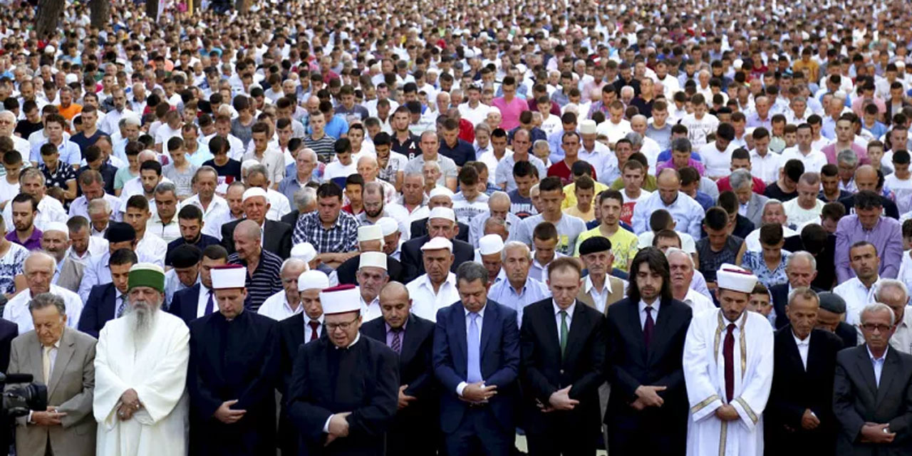 Arnavutluk'ta Müslümanlara namaz saatlerinde sıkıntı yaşatılıyor