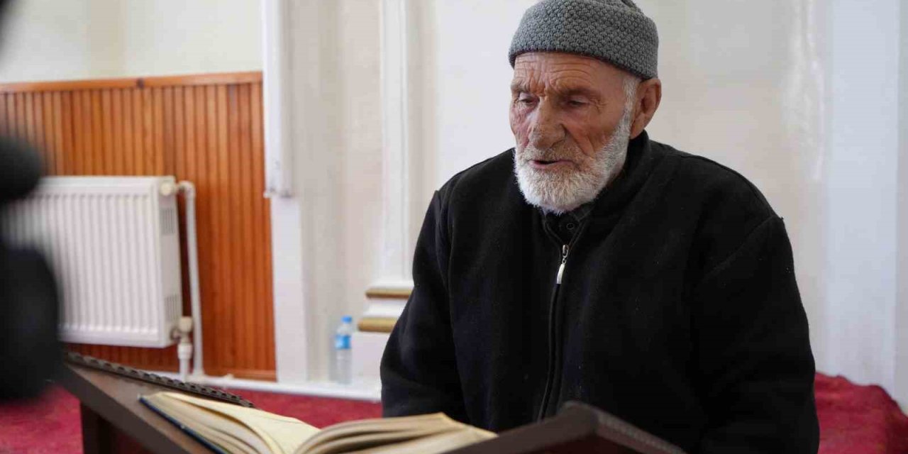 83 yaşındaki Hasan amca hafızlık yarışmasında ikinci oldu