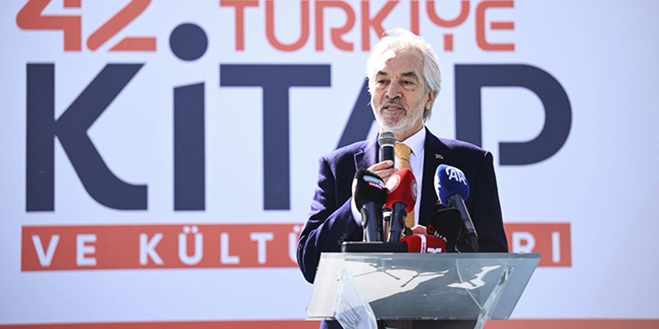 Dünyanın bütün kitapları, Allah'ın kitabını, kainat kitabını okumak için yazılır