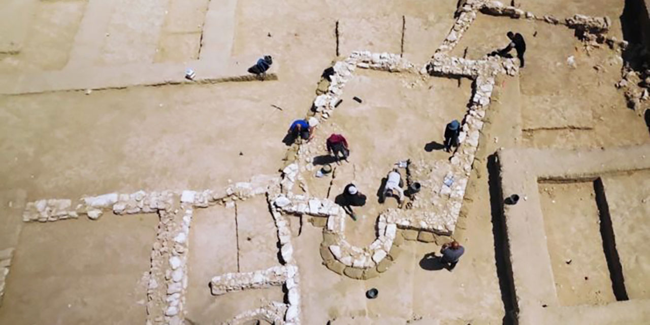 Bedevi şehrinde 1200 yıllık cami keşfedildi