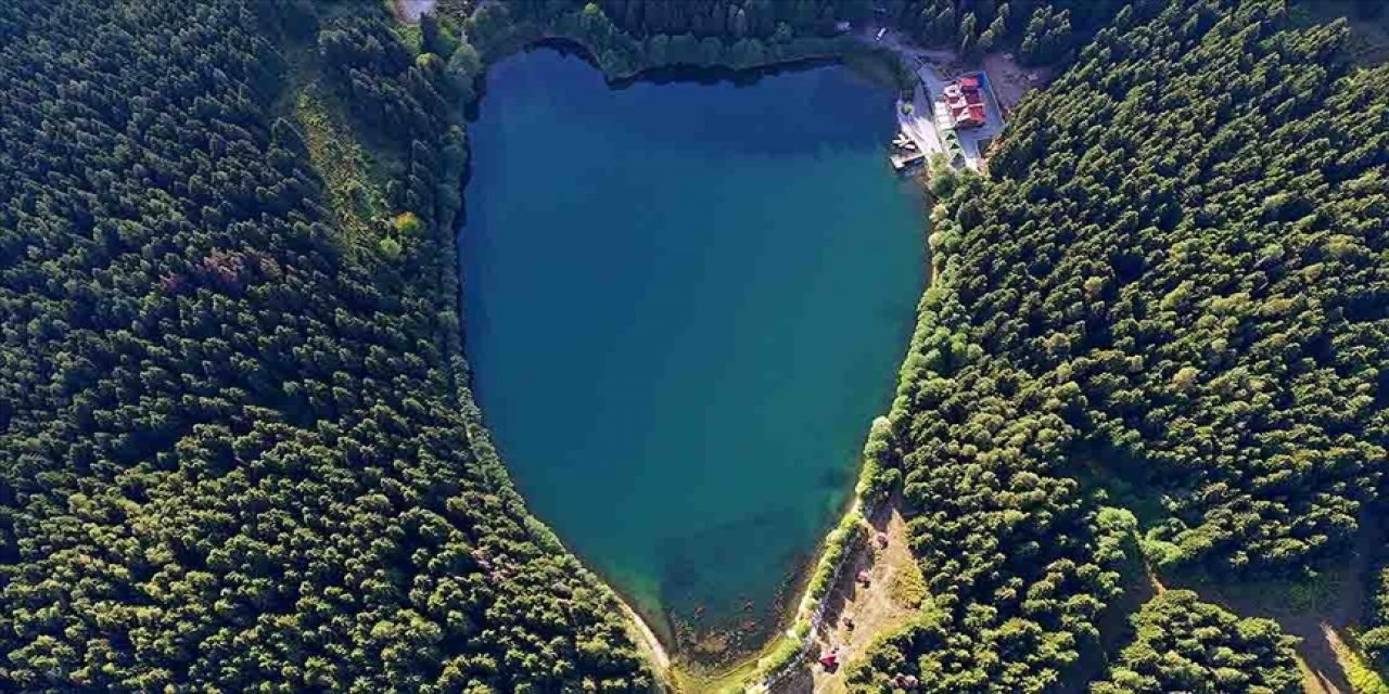 Huzur ve sakinlik arayanların gözdesi Şavşat Karagöl