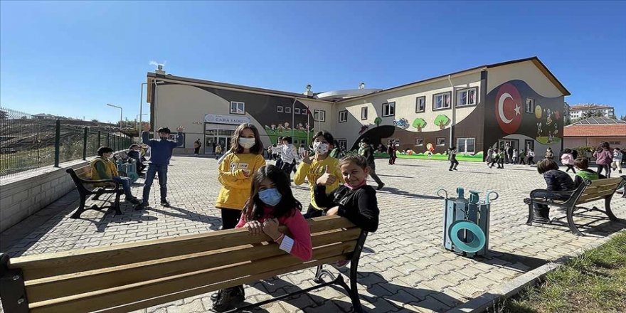 Elazığ'da yapılan depreme dayanıklı okullarda çocuk sesleri yankılanıyor