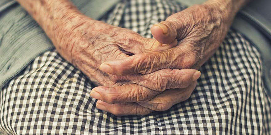 Fransa'da yaşlı bakımevlerinde 'kötü muamele' krizi büyüyor