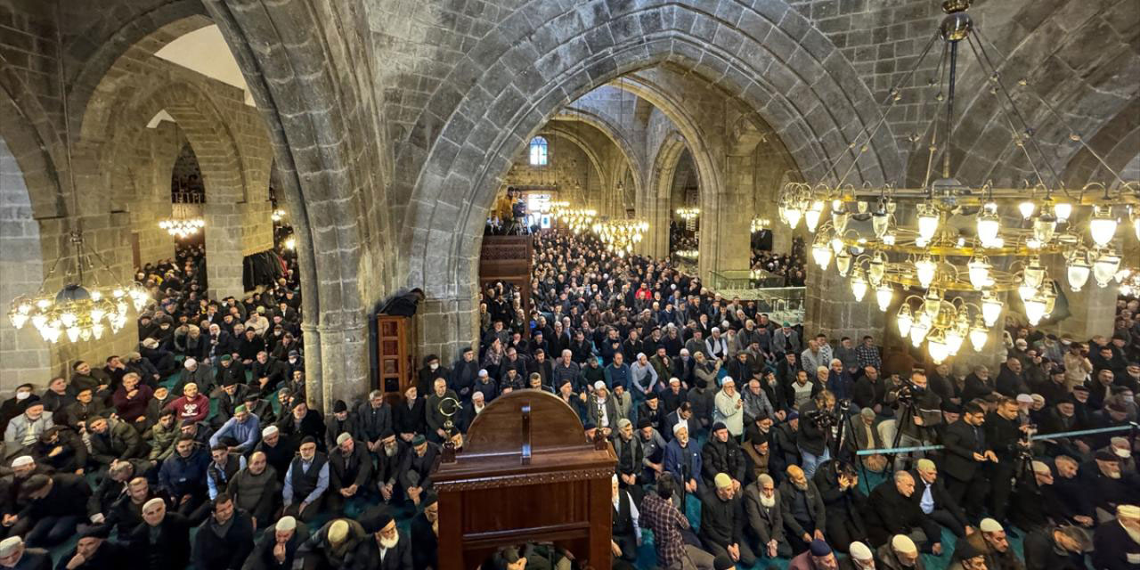 Erzurum'un 500 yıllık geleneği '1001 Hatim'in duası yapıldı
