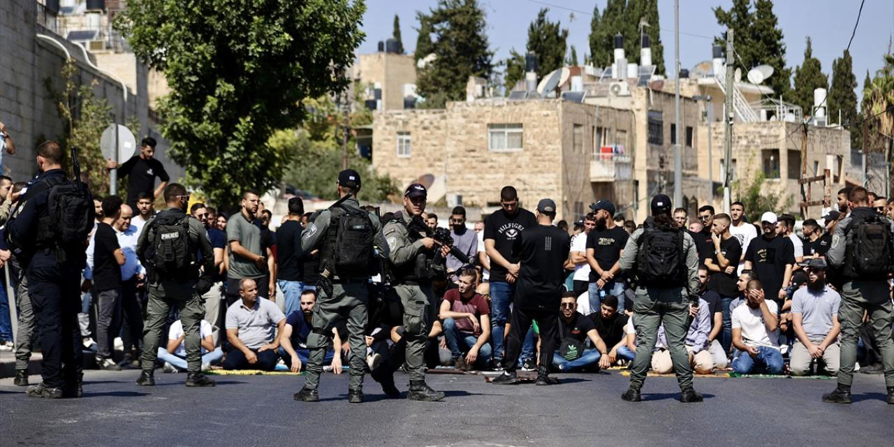 Terör devleti İsrail, Mescid-i Aksa'da namaza bile müdahale etti