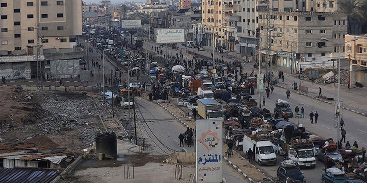 Gazze'de kuzey bölgelere geçmeye çalışan Filistinlilerin bekleyişi sürüyor