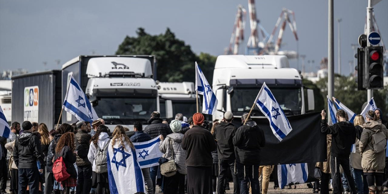 İşgalci yahudiler, Gazze'ye giden yardım tırlarını engellemeye çalışıyor