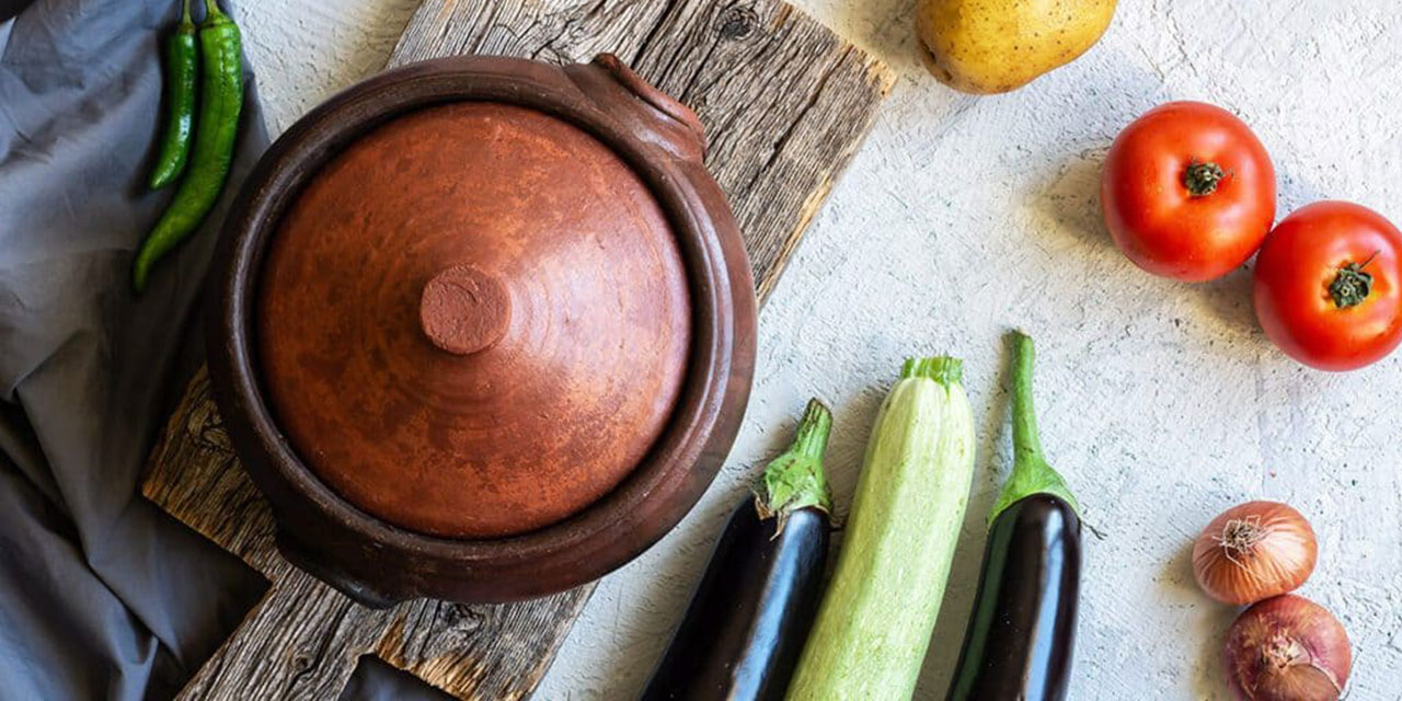 Komşu teyzenin yeni geline verdiği yemek dersi