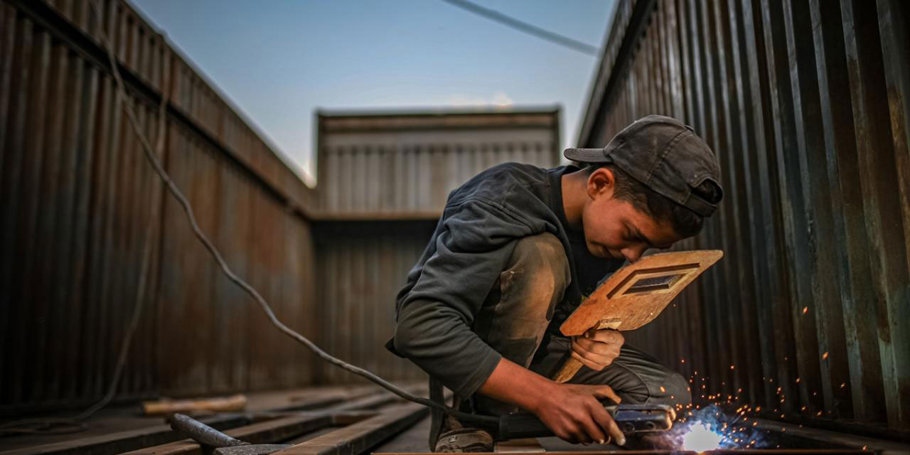 Suriye'de 'savaşın çocukları', eğitim hayallerini ailelerinin geçimine feda ediyor