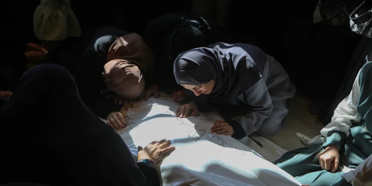 Katil israil, Filistinli anne İman ile karnındaki 7 aylık bebeğini öldürdü