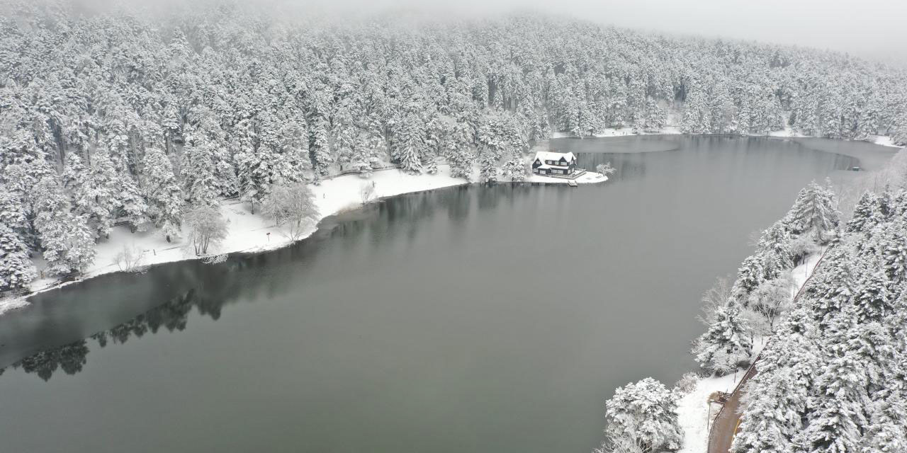 Gölcük Tabiat Parkı beyaz rahmete büründü